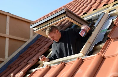 Pose de fenêtres de toit Velux à Pomayrols